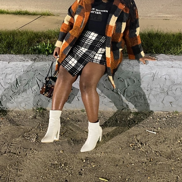 WOMENS PLUS BLACK AND WHITE PLAID FLEECE MINI SKIRT ONLY SIZE 4X - Picture 3 of 6